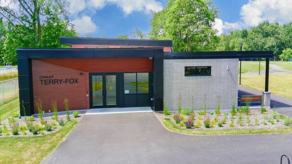 Chalet de parc Terry Fox — réalisation institutionnelle Maçontech